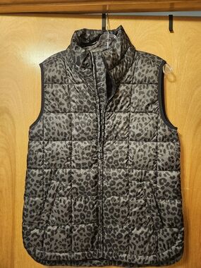 GAP Gray Leopard Quilted Puffer Vest